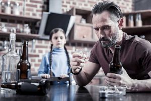 تاثیرات والدین الکلی بر کودکان
