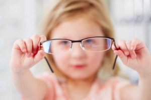 تشویق کودکان به عینک زدن