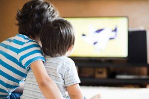 راهکارهای تماشای زیاد تلویزیون در کودکان