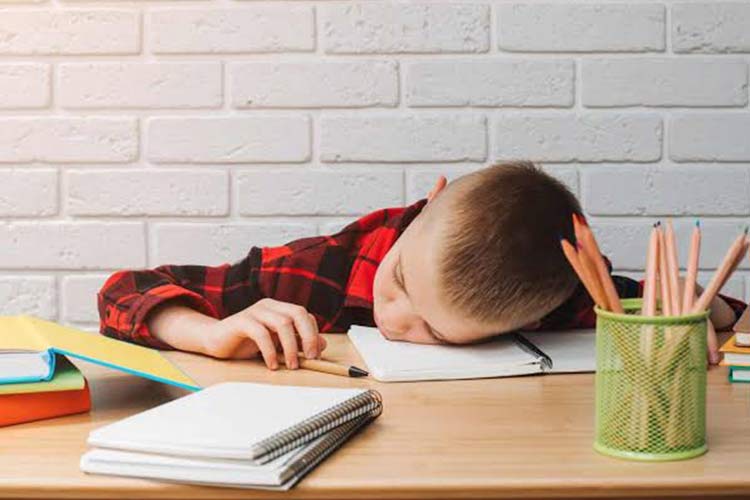 چرا افت تحصیلی اتفاق می‌افتد؟